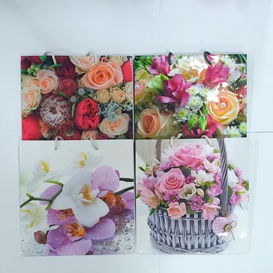Пакет подарунковий "Квіти" 4001 кольоровий, квадрат 24 х 24 х 10см троянди та ромашки Вид 3 купити в Україні