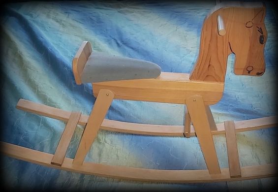Деревянная лошадка-качалка ручной работы купити в Україні