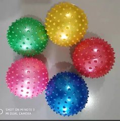 М'яч MB0111 (400шт) з шипами, гумовий 16 см, 48 грам, 6 кольорів купити в Україні