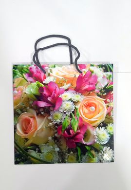 Пакет подарунковий "Квіти" 4001 кольоровий, квадрат 24 х 24 х 10см троянди та ромашки Вид 3 купити в Україні